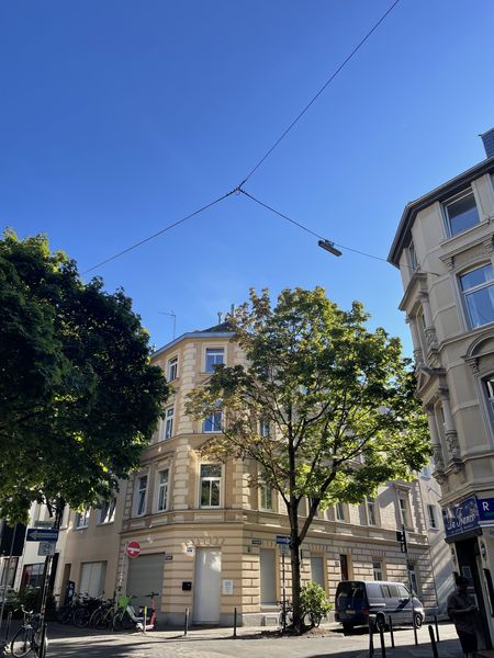 Wohnen mit Charakter: 2-Zimmer-Dachgeschosswohnung in Köln-Nippes